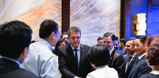 Massa cerró su gira en China y anunció medidas para promover el turismo asiático en el país
