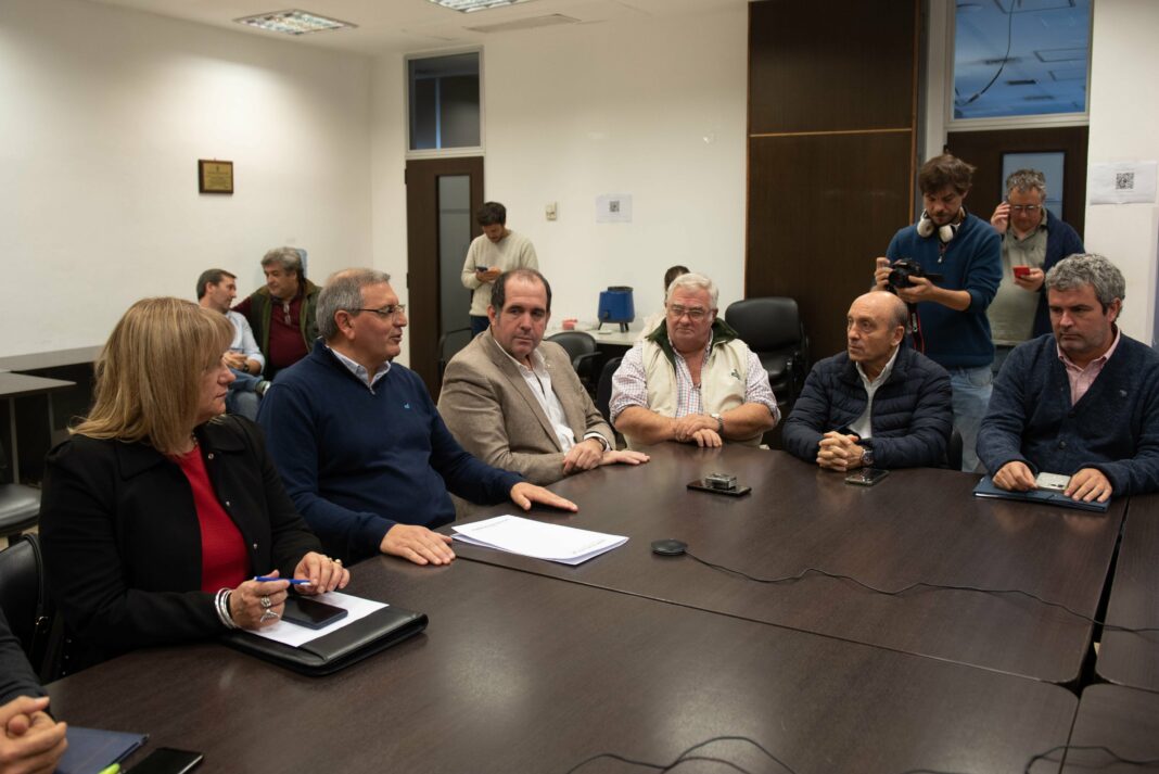 Los legisladores bonaerenses recibieron autoridades de Carbap y escucharon los pedidos del campo. El principal reclamo fue la reforma de la Ley 10.390. También hubo críticas a Kicillof y a Alberto Fernández. Los detalles.