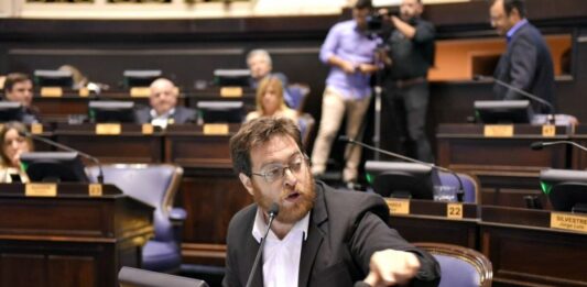 Diputados bonaerenses del FIT-U presentaron proyectos relacionados a esclarecer los gastos efectuados por Chocolate Rigau y Martín Insaurralde.