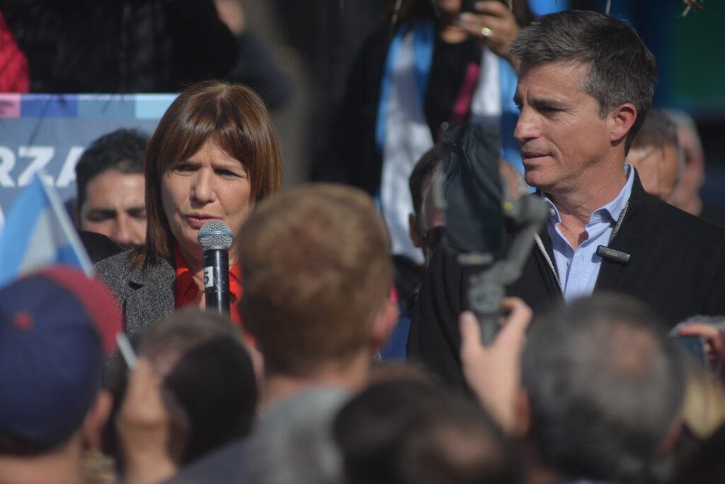 Bullrich participó de una recorrida por el centro platense y luego encabezó un acto en las calles 8 y 51.