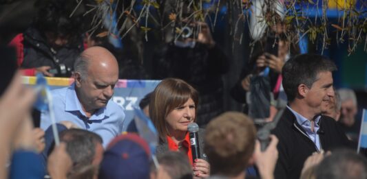 La precandidata presidencial de Juntos por el Cambio, Patricia Bullrich, afirmó que La Plata "no escapa" a la "decadencia" que sufre el país.lLa precandidata presidencial de Juntos por el Cambio, Patricia Bullrich, afirmó que La Plata "no escapa" a la "decadencia" que sufre el país.