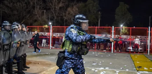 Desde el Ministerio de Seguridad, Berni emitió un comunicado que responsabiliza a Grindetti por la brutal represión policial post partido de Independiente.