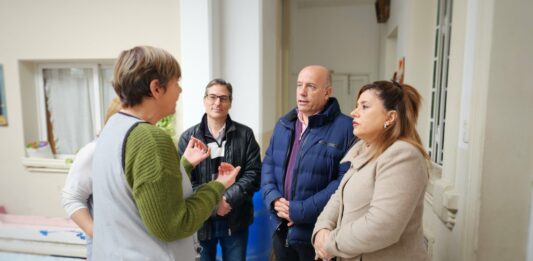 El precandidato a intendente de Bahía Blanca, Andrés de Leo, propuso que el 50% del sueldo del intendente vaya para la infraestrucura escolar.