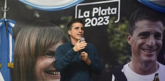 El precandidato a intendente de La Plata, Juan Pablo Allan, presentó sus propuestas educativas.