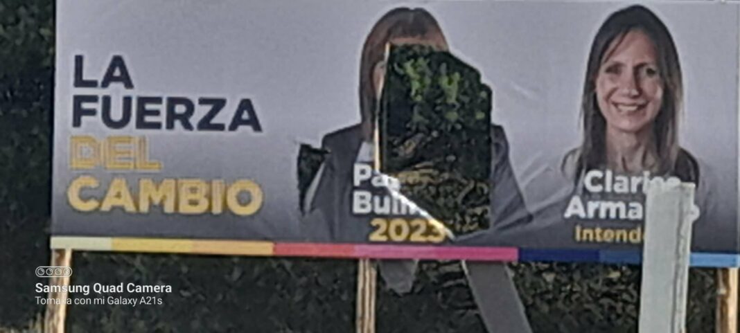 La precandidata a intendenta de Villa Gesell, Clarisa Armando (JxC), denunció la vandalización de carteles y cargó contra la 