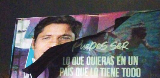 El equipo de campaña de Alak denunció la vandalización de sus carteles y una "invasiva ocupación de la vía pública con publicidad de Juntos por el Cambio”.