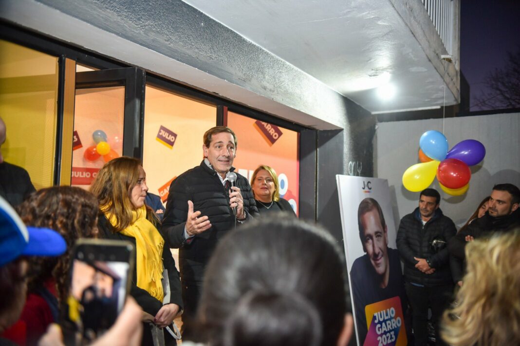 El intendente de La Plata, Julio Garro, presentó la boleta de Juntos por el Cambio en la capital provincial y llamó a los vecinos a “seguir transformando la ciudad”.