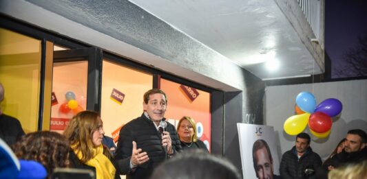 El intendente de La Plata, Julio Garro, presentó la boleta de Juntos por el Cambio en la capital provincial y llamó a los vecinos a “seguir transformando la ciudad”.