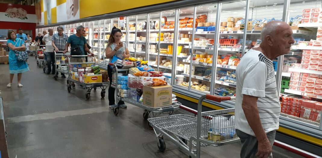 Con un buen índice de crecimiento del consumo masivo, el Gobierno celebra y sostiene que se debe a la baja de la inflación.