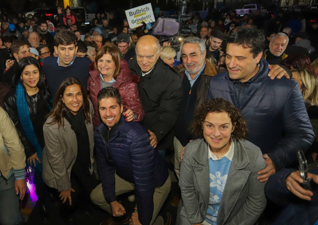 La precandidata a presidente de JxC, Patricia Bullrich, llevó la campaña a La Costa y respaldó a Dani López en su carrera para gobernar el distrito. “Queremos que gane la intendencia”, arengó la exministra de Seguridad.