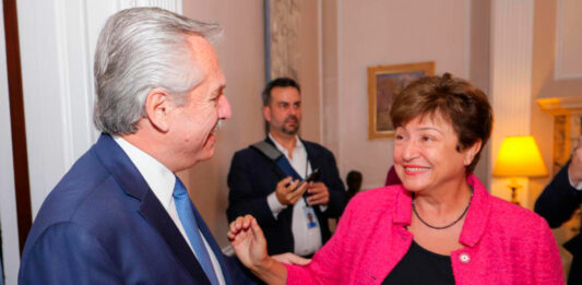 En su reporte anual del sector externo, el FMI le solicitó a Argentina un ajuste fiscal paraa recuperar reservas y simplificar el tipo de cambio.