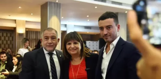 La precandidata presidencial de Juntos por el Cambio, Patricia Bullrich, arribó a Córdoba capital para apoyar la candidatura a intendente de Rodrigo De Loredo (UCR).