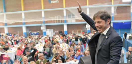 El gobernador de la provincia de Buenos Aires, Axel Kicillof, inauguró este martes la Casa de la Cultura en Almirante Brown.
