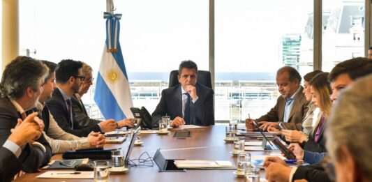 Mientras sus funcionarios se encuentran reunidos en Washington, Massa se prepara para la firma del acuerdo con el FMI, que le dará un respiro de cara a las PASO.