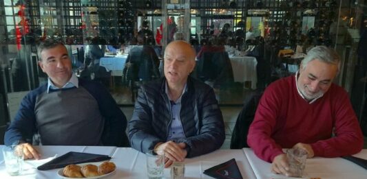 A pocas semanas de las PASO, Grindetti, Fernández y Morini recorrieron una localidad de Berazategui y dialogaron con los vecinos.