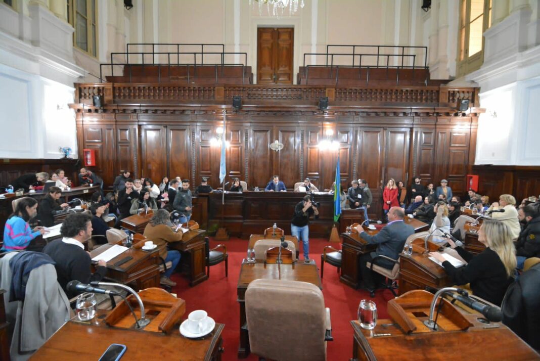 El precandidato de Patricia Bullrrich, Juan Pablo Allan, salió a denunciar “campaña sucia” en la interna de Juntos por el Cambio en La Plata y amenazó con romper el bloque de concejales. Desde el Municipio, a cargo de Julio Garro, aspirante por la reelección, salieron a cruzarlo.