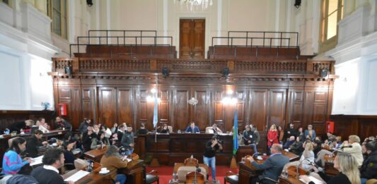 El precandidato de Patricia Bullrrich, Juan Pablo Allan, salió a denunciar “campaña sucia” en la interna de Juntos por el Cambio en La Plata y amenazó con romper el bloque de concejales. Desde el Municipio, a cargo de Julio Garro, aspirante por la reelección, salieron a cruzarlo.