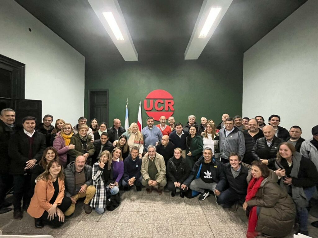 Miguel Fernández y Andrés Melamud encabezaron una charla en el comité de la UCR Bragado. 