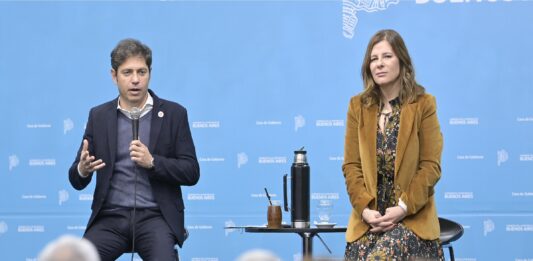 Axel Kicillof presentó el programa de fomentación de la Cultura Comunitaria junto a la presidenta del Instituto Cultural, Florencia Saintout.