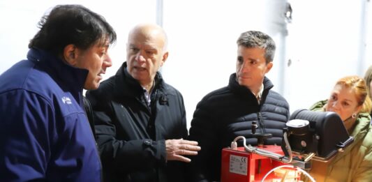 Los precandidatos a gobernador e intendente de La Fuerza del Cambio, Juan Pablo Allan y Néstor Grindetti recorrieron el cinturón frutihortícola de La Plata.