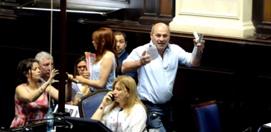 El intendente de Ensenada, Mario Secco, fue sobreseído en la causa que investiga los incidentes en las afueras de la Legislatura bonaerense de 2017.