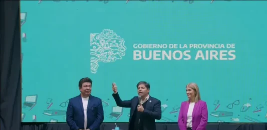 El gobernador Axel Kicillof, visitó La Matanza para entregar computadoras del Conectar Igualdad bonaerense, y respaldó la precandidatura local de Fernando Espinoza.
