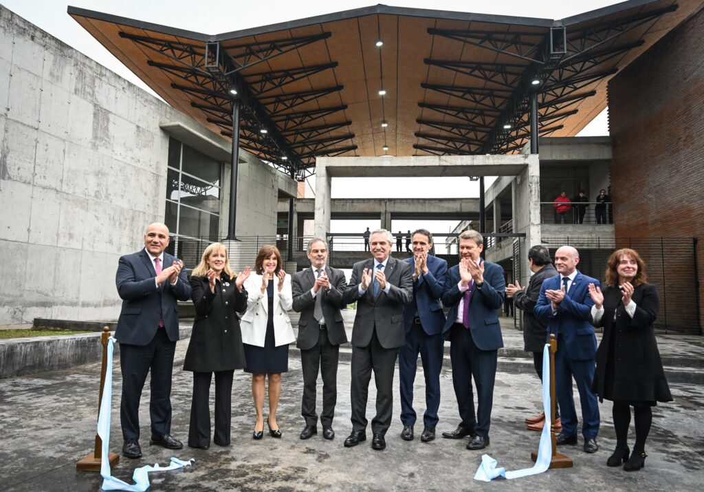 El nuevo edificio inaugurado por Alberto Fernández en Tucumán beneficiará a 2.900 estudiantes.