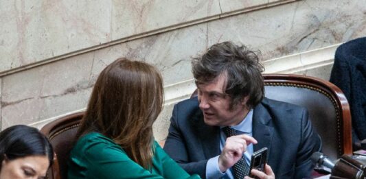 El candidato a Presidente de La Libertad Avanza, Javier Milei, le pidió al ministro de Economía, Sergio Massa, que postergue la presentación del presupuesto 2024.