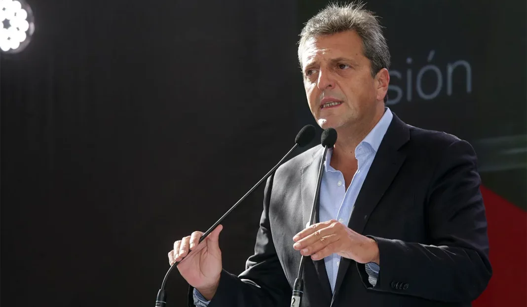 Luego de una mañana agitada con anuncios e inauguraciones, Massa viaja a Catamarca en carácter de ministro y precandidato.