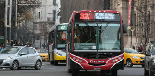 Este martes, los colectivos del Conurbano contarán con frecuencia reducida o nula debido a un problema con el Gobierno nacional.