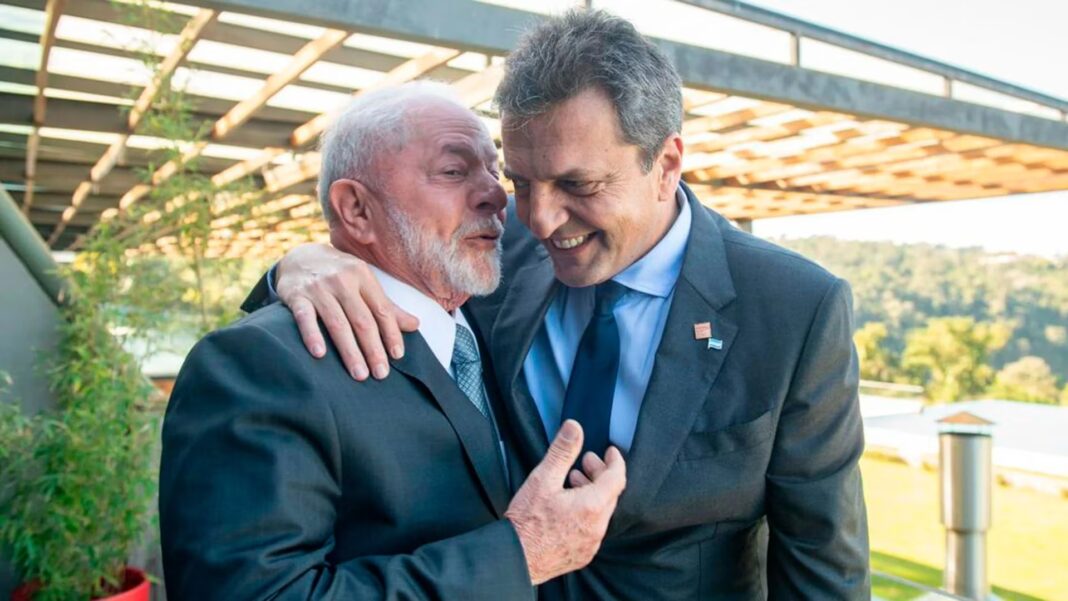 El precandidato presidencial de UxP, Sergio Massa, se ocupó en la cumbre del Mercosur de afianzar las relaciones internacionales de Argentina.