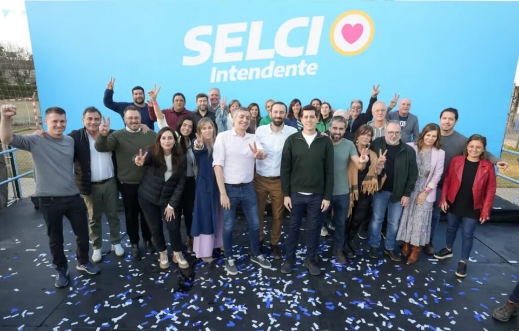 Máximo Kirchner también se metió en la interna de Hulingham contra el intendente Juanchi Zabaleta. 