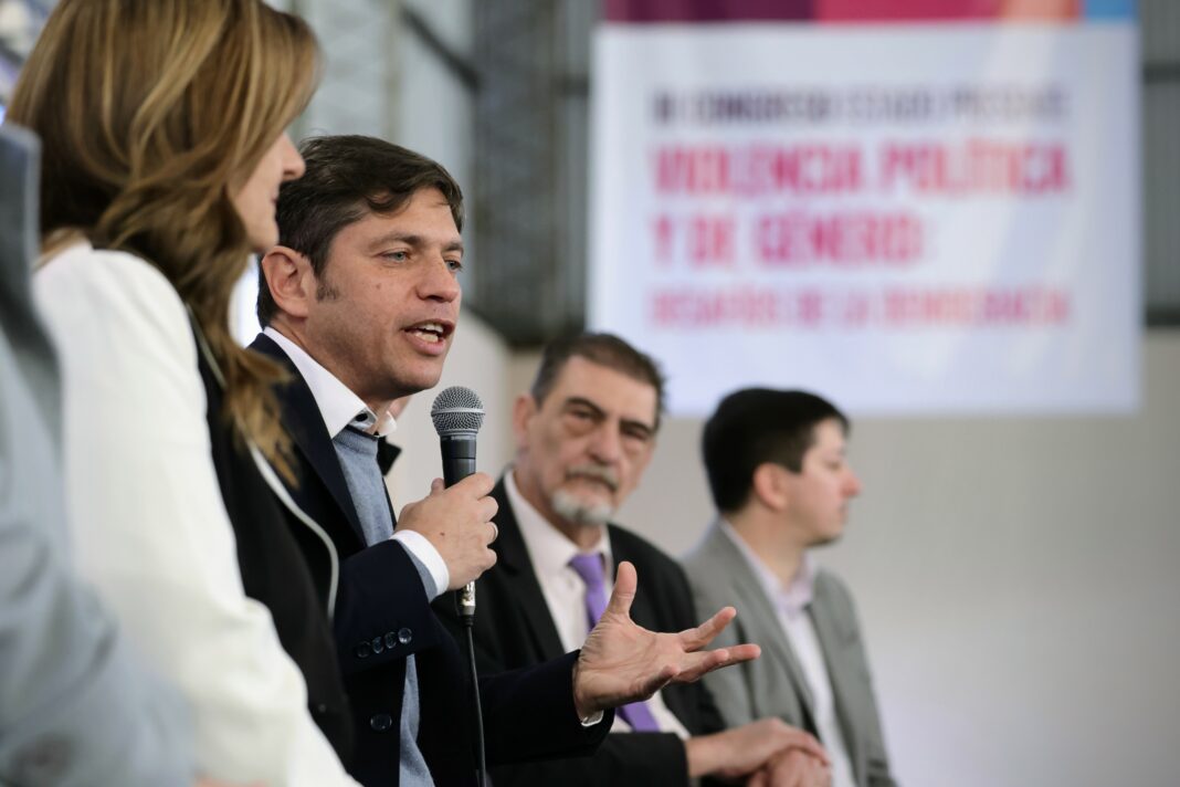Axel Kicillof hizo referencia a las políticas monetarias que plantearon sus principales referentes, Patricia Bullrich y Javier Milei, respectivamente.