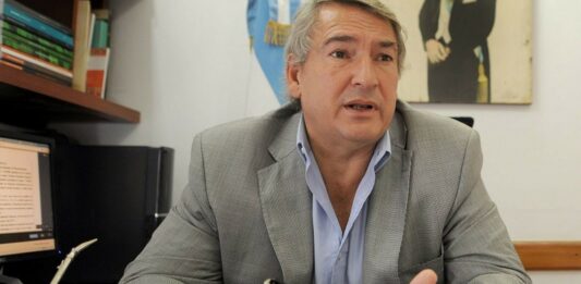 El ministro de Transporte bonaerense, Jorge D´Onofrio aseguró que si se dolariza en un eventual gobierno de Milei, el boleto de colectivo “podría valer $6.000”.