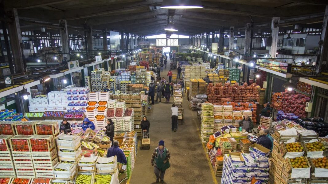 Mayoristas del Mercado Central bajaron los precios de las frutas y verduras un 20% luego de las medidas anunciadas por Massa.