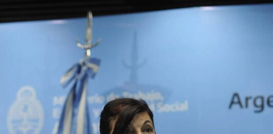 Desde el Gobierno nacional recordaron que las empresas que no paguen la suma fija serán multadas por el Estado.