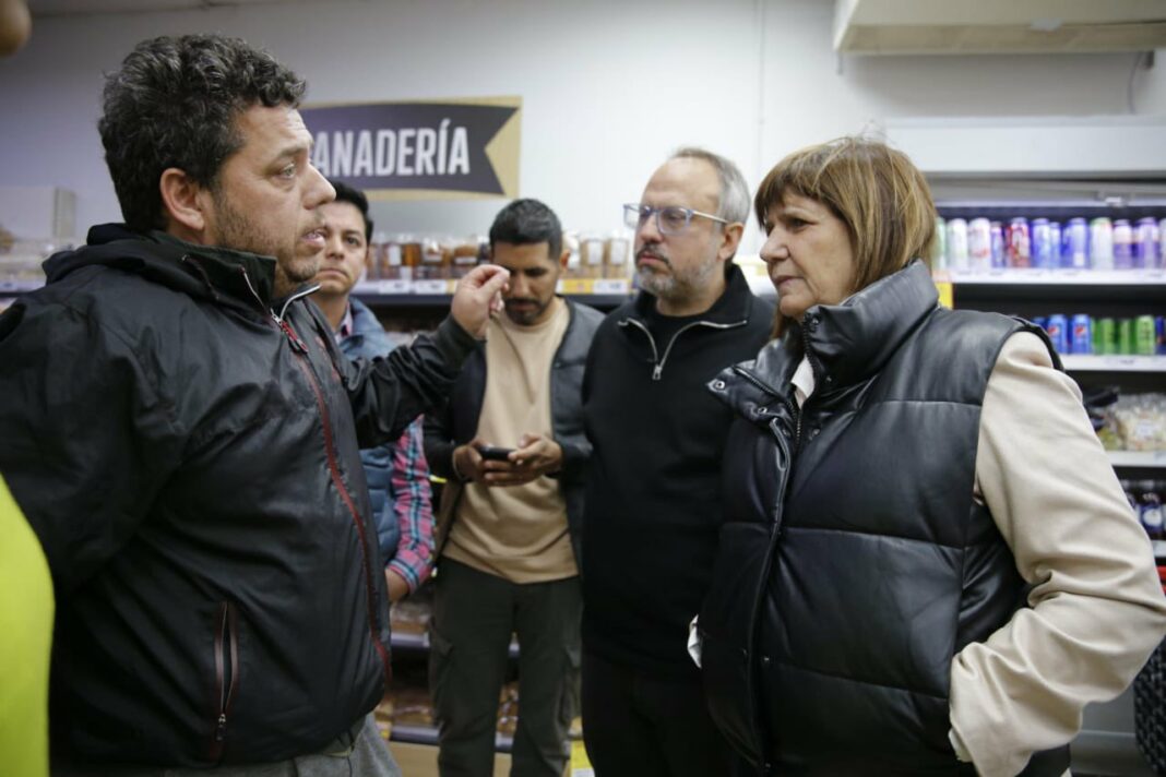 La candidata a presidente de JxC, Patricia Bullrich, retomó su campaña electoral en el Conurbano bonaerense, con víctimas de inseguridad y junto a un intendente alineado con Larreta.