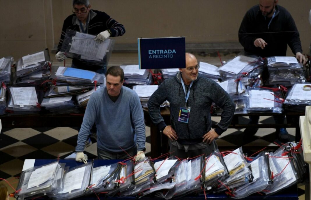 A raíz del escrutinio definitivo bonaerense, los resultados provisorios de las PASO en La Plata fueron levemente modificados. Conocé los números exactos de la elección.