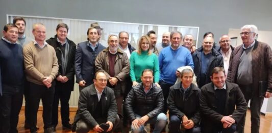Tras el acuerdo electoral entre los dirigentes del PRO con Javier Milei, los intendentes bonaerenses radicales llamaron a una reunión de urgencia.