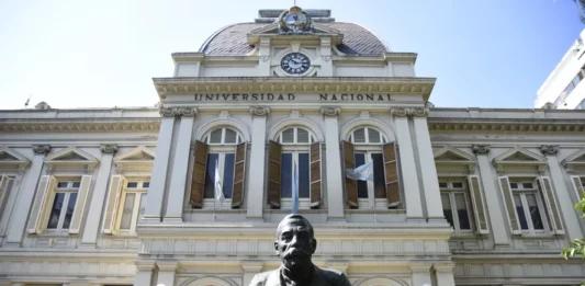 El Consejo Directivo de la Facultad de Ingeniería de la UNLP lanzó un comunicado en el que criticó fuertemente la decisión de Milei sobre cerrar el CONICET.