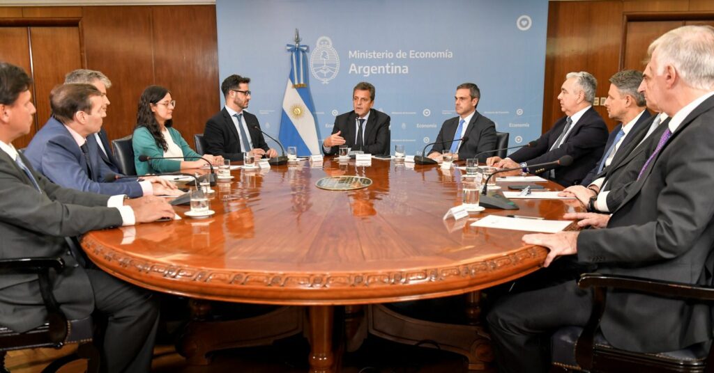 Massa anunció un acuerdo de precios con farmacéuticas y droguerías nacionales para congelar el precio de los medicamentos.