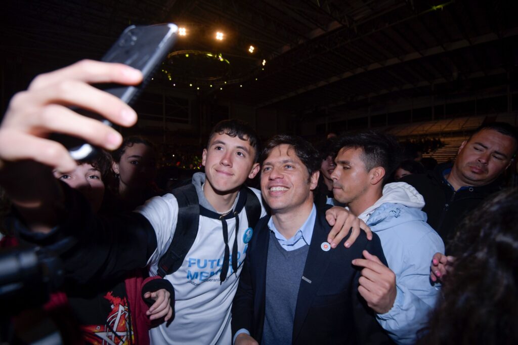 El acto de Kicillof fue en el microestadio de Tecnópolis junto a la referente de Madres de Plaza de Mayo, línea Fundadora, Taty Almeida.