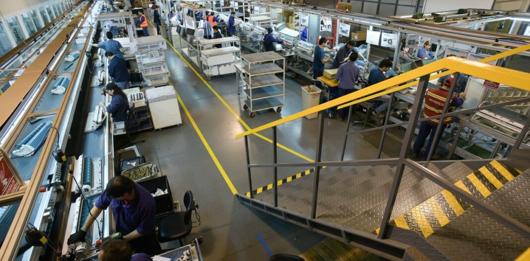 La utilización de la capacidad instalada de la industria sufrió en junio una caída interanual, pero se ubicó en valores elevados al de mayo.