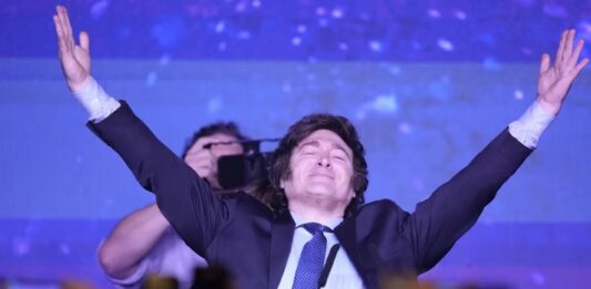 Si repite los números de las PASO 2023, el pre candidato a presidente, Javier Milei, metería unos 4 senadores y 10 diputados en la Legislatura bonaerense. Radiografía de otro posible batacazo.