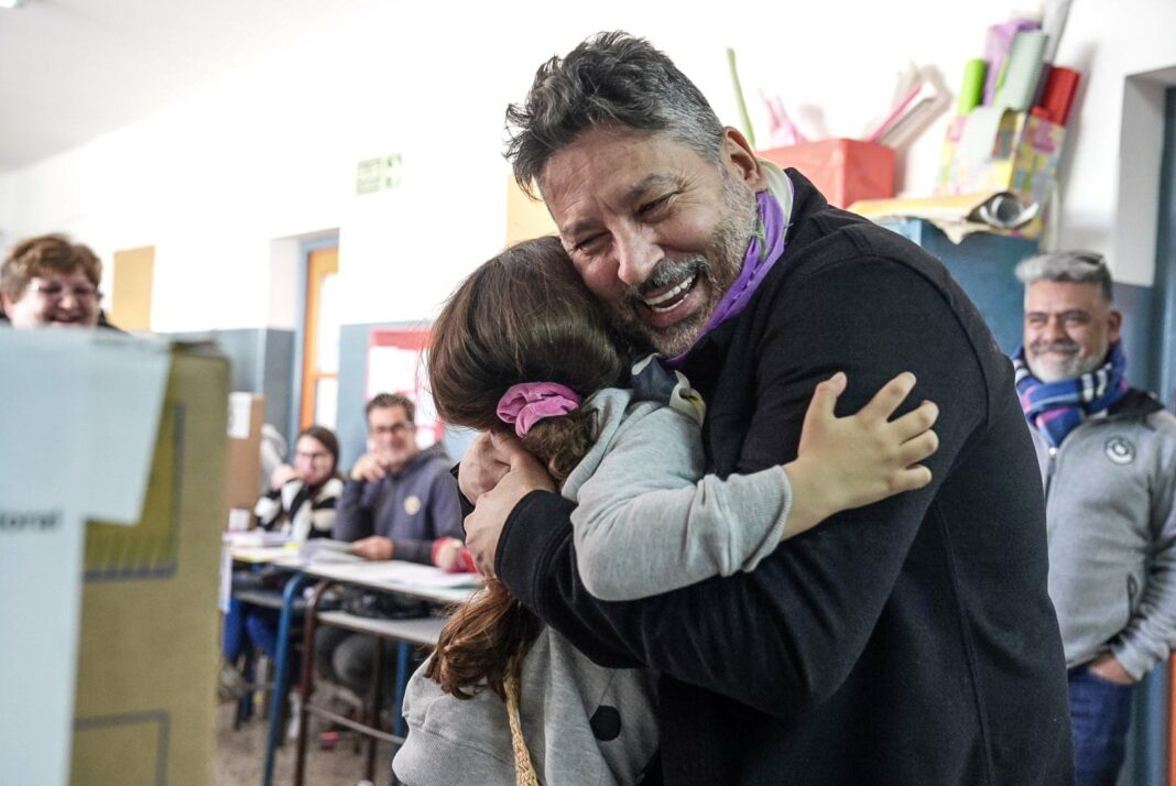 Los primeros números provisorios de la Cámara Nacional Electoral dan como ganador en Merlo resultados a Gustavo Menéndez, de Unión por la Patria.