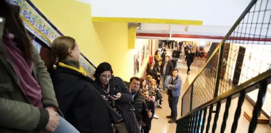 En minutos se definirá si se extiende la votación en CABA, por lo que la CNE pidió que no se traslade a las elecciones nacionales.
