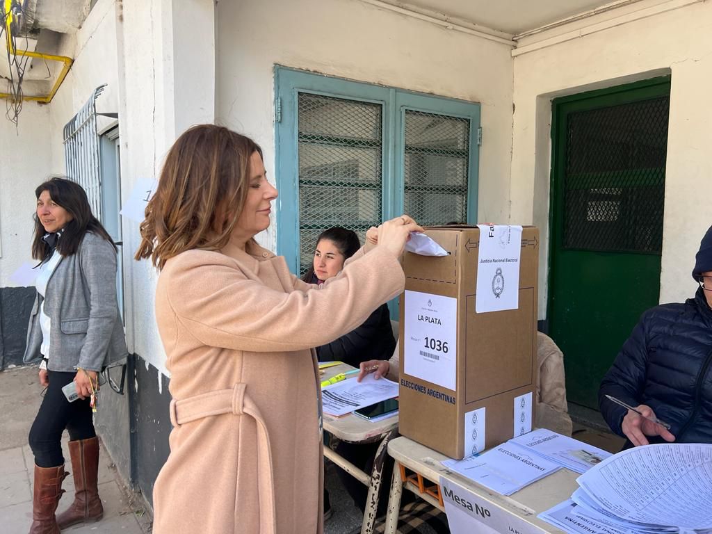 La precandidata a diputada bonaerense en la Octava sección electoral de Unión por la Patria, Florencia Saintout.
