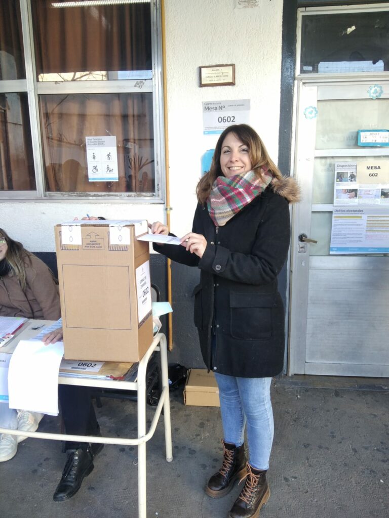 La diputada bonaerense libertaria votó en Lomas de Zamora. 