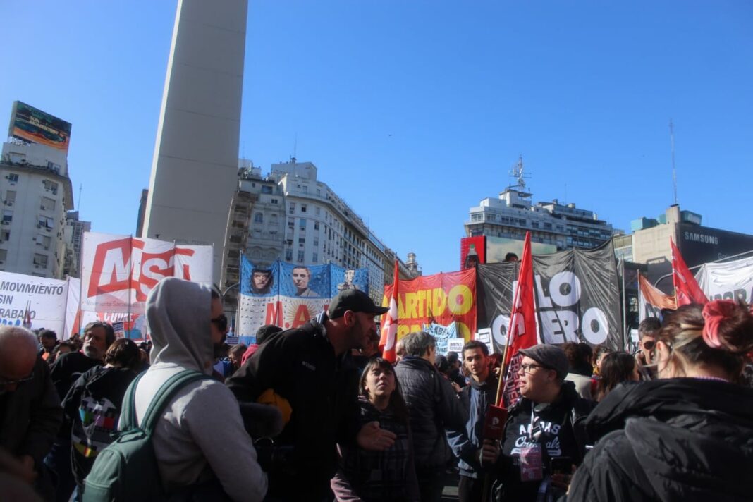 Indignados con el asesinato del activista Facundo Molares en manos de la Policía porteña, diversas organizaciones se concentraron en el Obelisco para reclamar justicia.