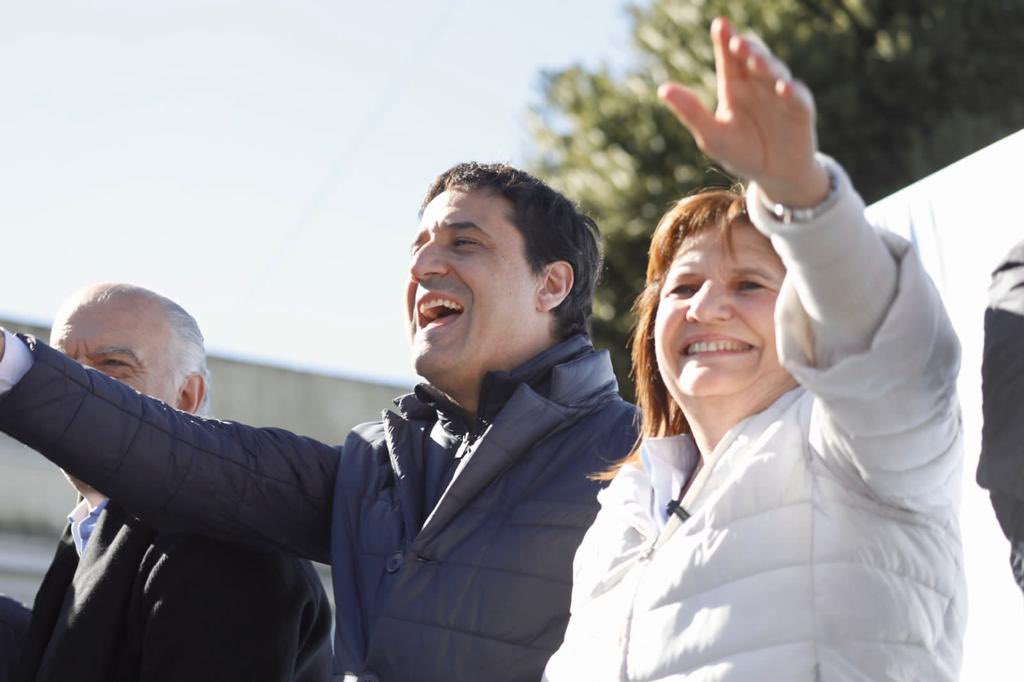 El precandidato a senador nacional, Maximiliano Abad, junto a Patricia Bullrich en Mar del Plata. 